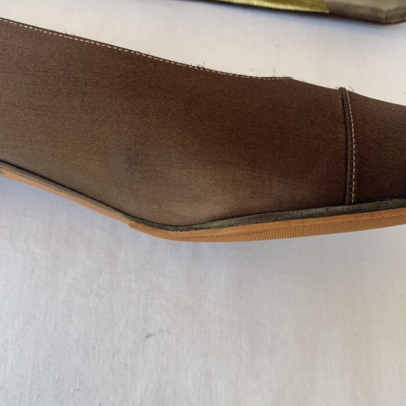 Vintage Chanel Brown Silk Pumps with Embroidered Logo on back heel. Sz8.5 - Picture 10 of 14